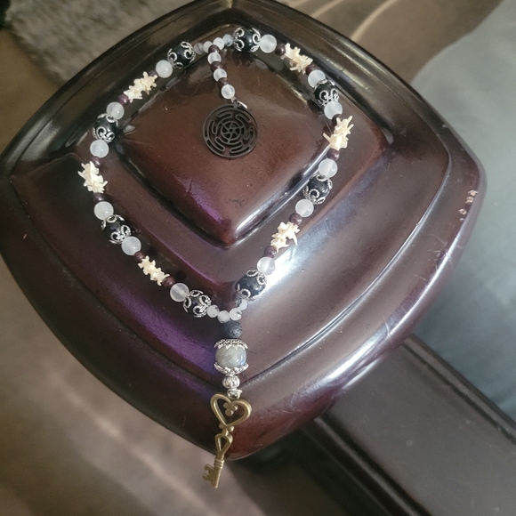 Hekate prayer beads. Made with real rattlesnake vertebrae,  genuine gemstones - Picture 7 of 7